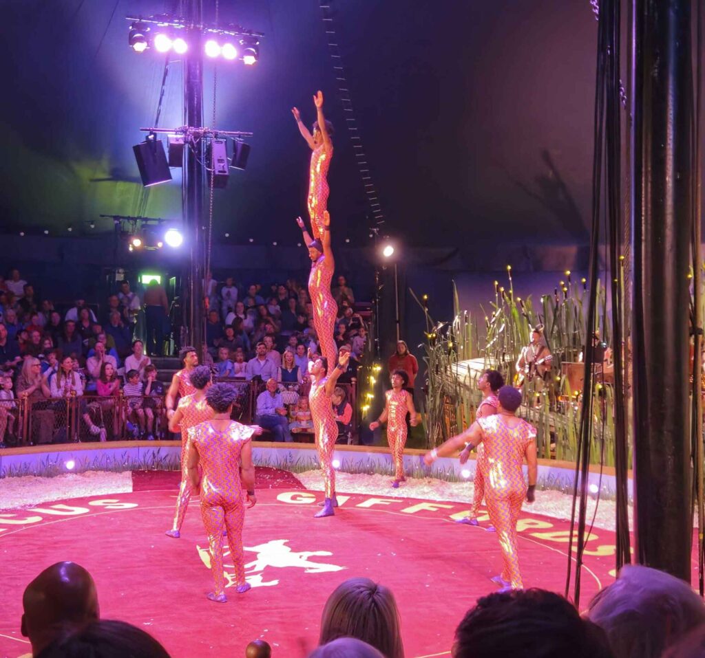 Image of Giffords circus acrobats